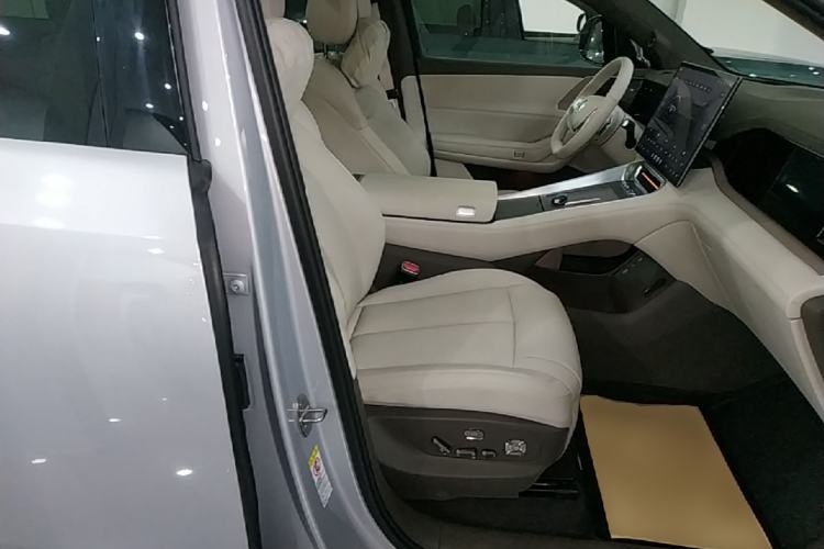 Used Denza N8L 2025 Model Flagship Model Right Front Seat
