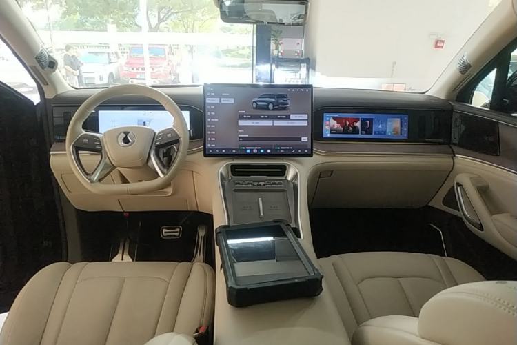 Used Denza N9 2025 Flagship Model Center Console