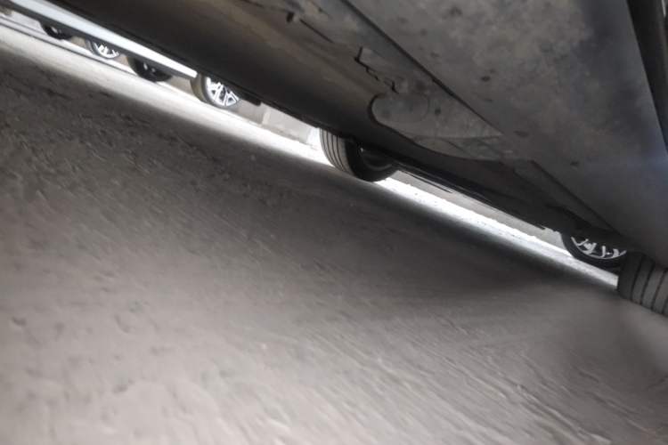 Used Denza N9 2025 Flagship Model Chassis Front Left