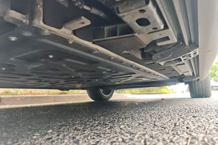 Used Denza N9 2025 Flagship Model Chassis Front Left