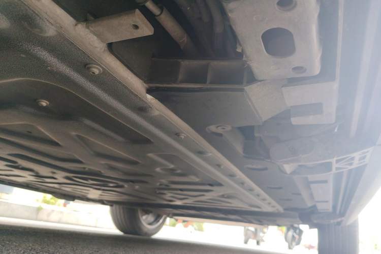 Used Denza N9 2025 Flagship Model Chassis Front Left