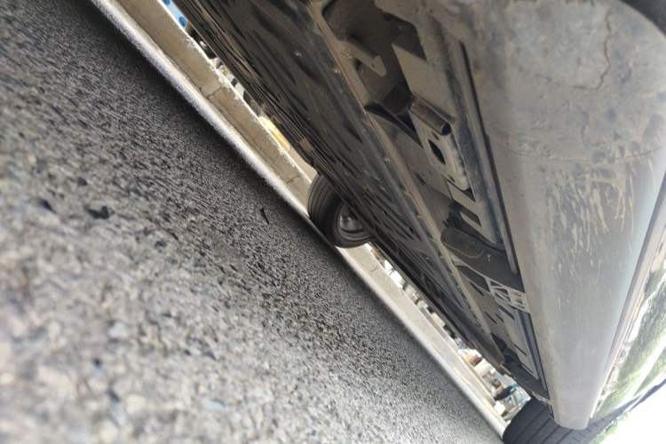 Used Denza N9 2025 Flagship Model Chassis Front Left