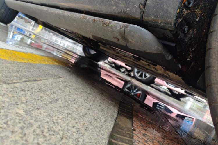 Used Denza N9 2025 Flagship Model Chassis Front Right