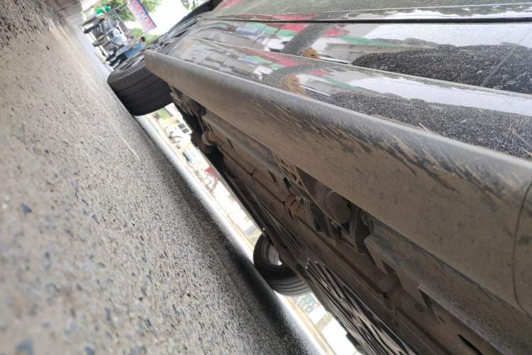 Used Denza N9 2025 Flagship Model Chassis Front Right