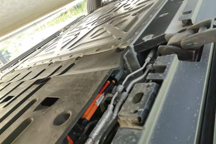 Used Denza N9 2025 Flagship Model Chassis Rear Left