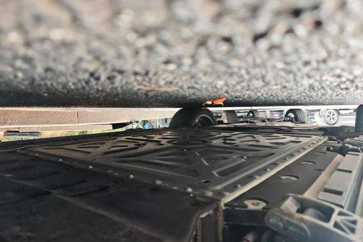 Used Denza N9 2025 Flagship Model Chassis Rear Left