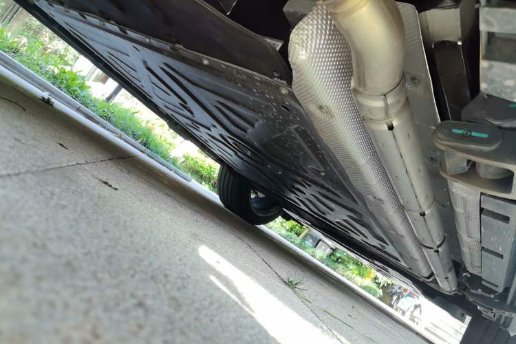 Used Denza N9 2025 Flagship Model Chassis Rear Right