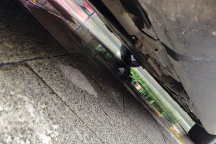 Used Denza N9 2025 Flagship Model Chassis Rear Right