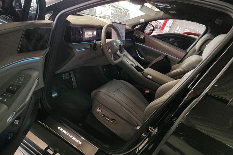 Used Denza N9 2025 Prestige Version Driver Seat