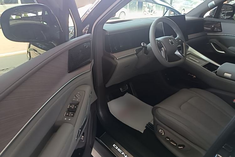 Used Denza N9 2025 Prestige Version Driver Seat