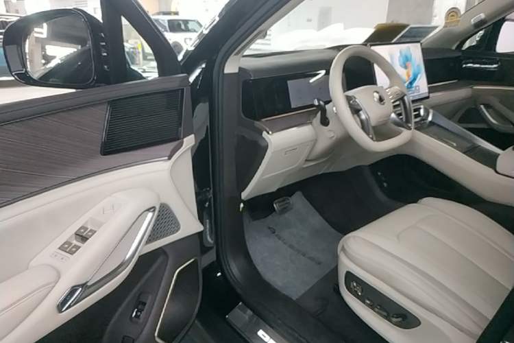 Used Denza N9 2025 Flagship Model Driver Seat