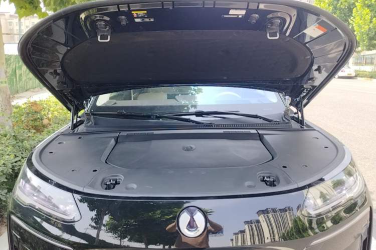 Used Denza N9 2025 Prestige Version Engine Bay