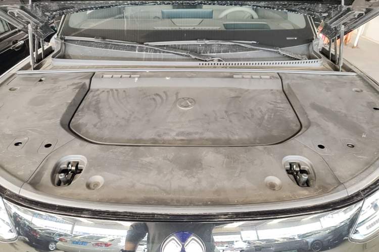 Used Denza N9 2025 Prestige Version Engine Bay