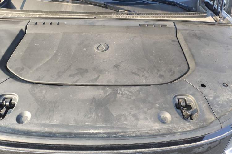 Used Denza N9 2025 Prestige Version Engine Bay