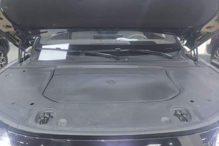 Used Denza N9 2025 Prestige Version Engine Bay