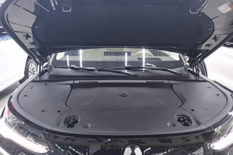 Used Denza N9 2025 Prestige Version Engine Bay