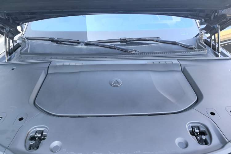Used Denza N9 2025 Prestige Version Engine Bay
