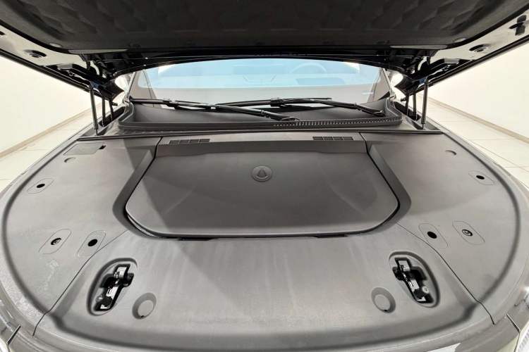 Used Denza N9 2025 Flagship Model Engine Bay