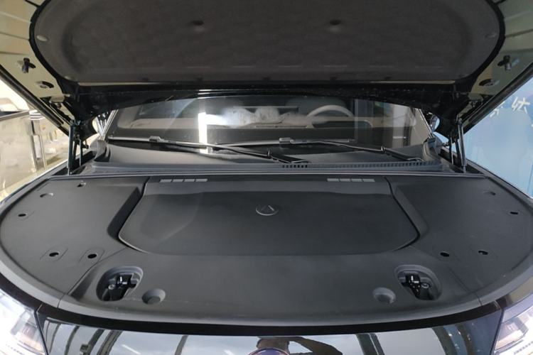 Used Denza N9 2025 Prestige Version Engine Bay