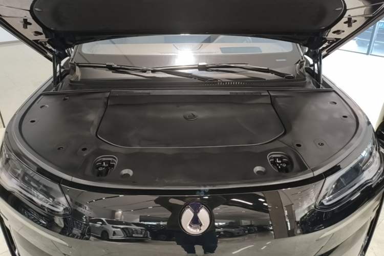 Used Denza N9 2025 Prestige Version Engine Bay
