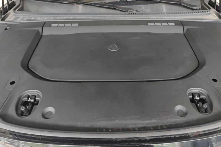 Used Denza N9 2025 Prestige Version Engine Bay