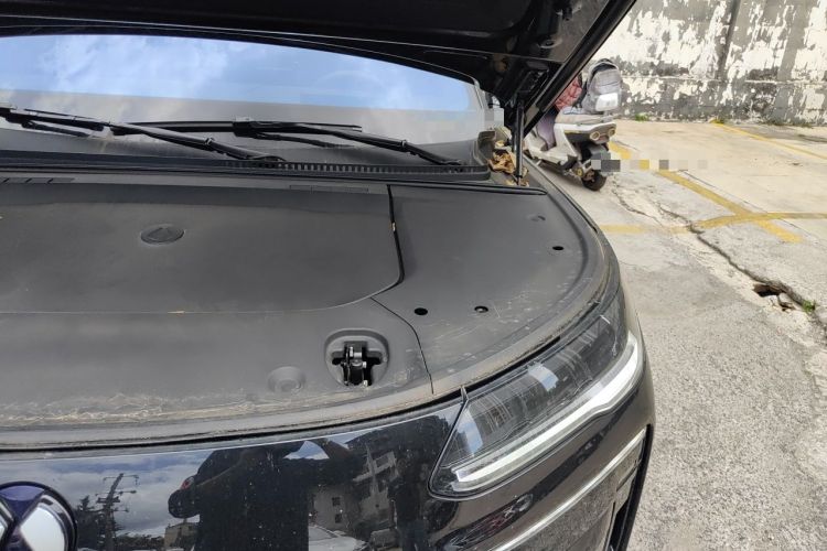 Used Denza N9 2025 Flagship Model Engine Bay Left