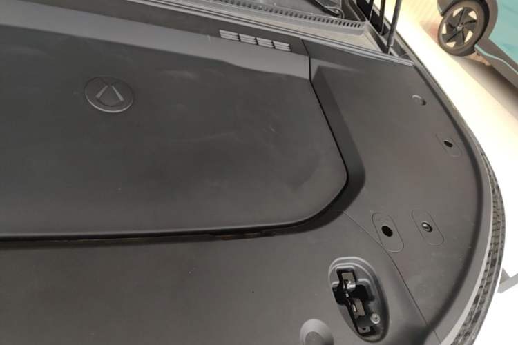 Used Denza N9 2025 Prestige Version Engine Bay Left