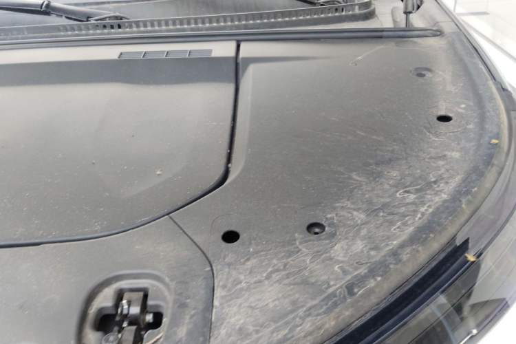 Used Denza N9 2025 Flagship Model Engine Bay Left