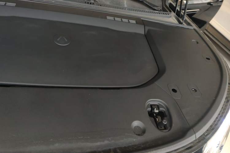 Used Denza N9 2025 Prestige Version Engine Bay Left