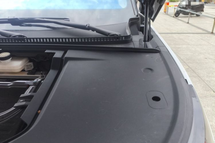Used Denza N9 2025 Flagship Model Engine Bay Left