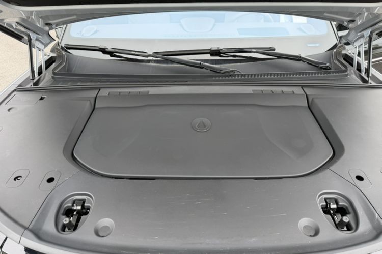 Used Denza N9 2025 Prestige Version Engine Bay