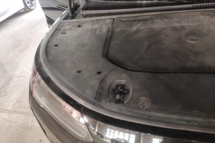 Used Denza N9 2025 Flagship Model Engine Bay Right