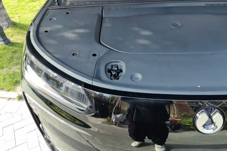 Used Denza N9 2025 Flagship Model Engine Bay Right