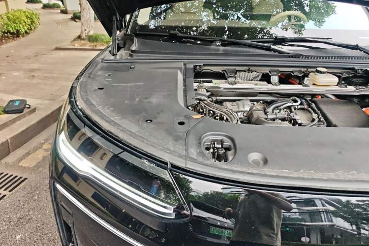 Used Denza N9 2025 Flagship Model Engine Bay Right