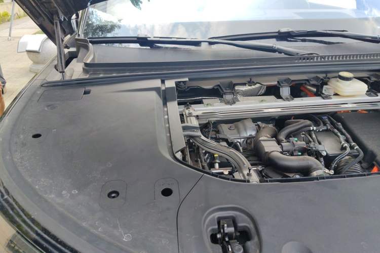 Used Denza N9 2025 Flagship Model Engine Bay Right