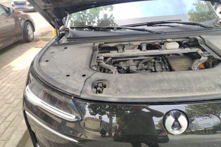 Used Denza N9 2025 Flagship Model Engine Bay Right