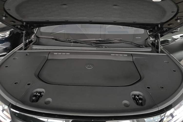 Used Denza N9 2025 Flagship Model Engine Bay