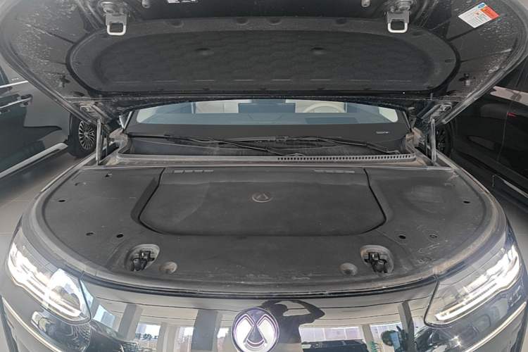Used Denza N9 2025 Flagship Model Engine Bay