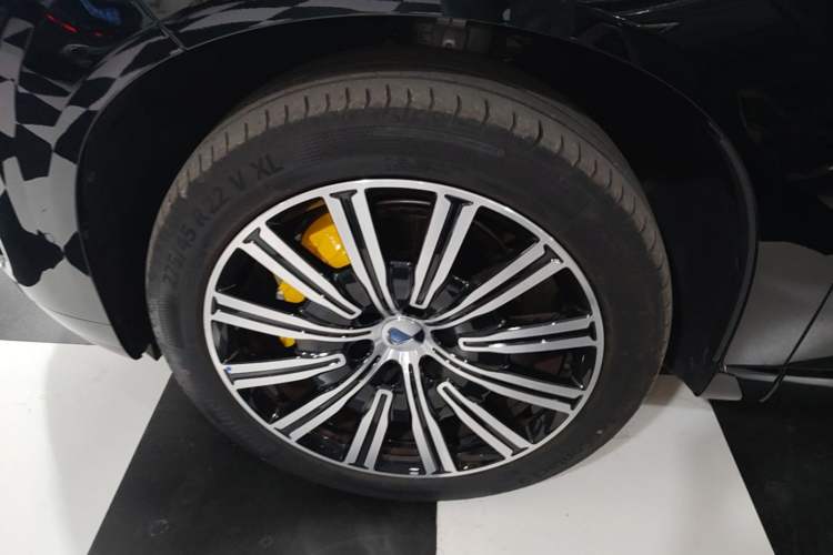 Used Denza N9 2025 Prestige Version Exterior 4