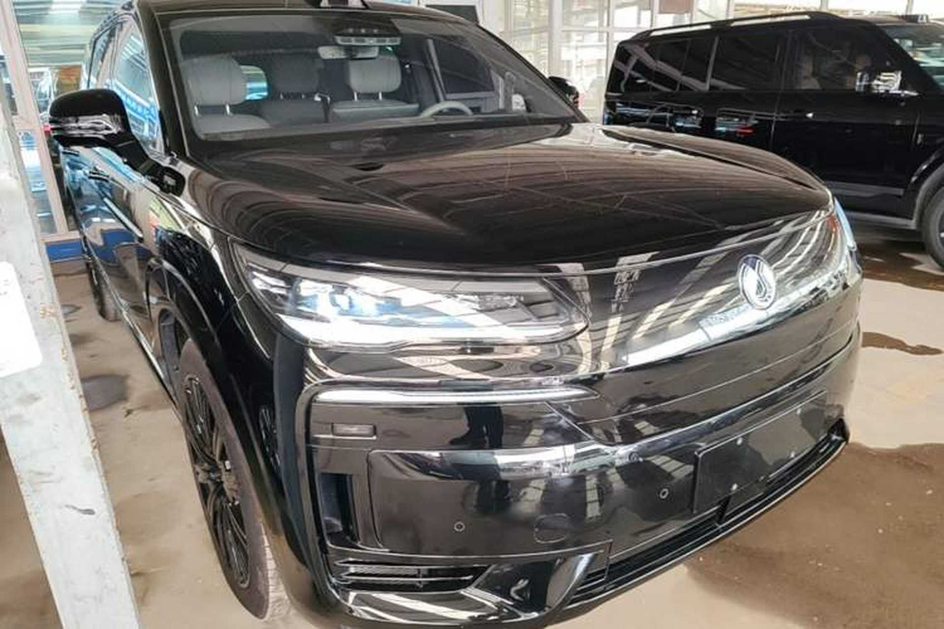 Used Denza N9 2025 Prestige Version Front Right 45 Deg