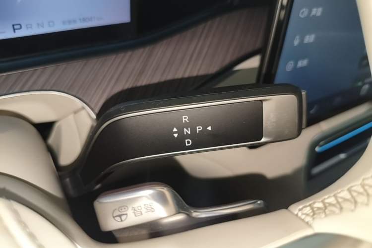 Used Denza N9 2025 Flagship Model Gear Lever