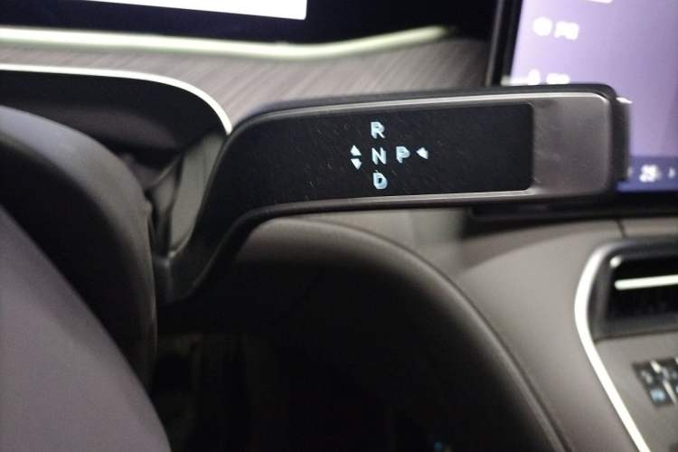 Used Denza N9 2025 Flagship Model Gear Lever