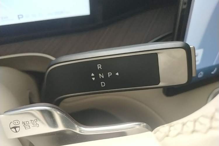 Used Denza N9 2025 Flagship Model Gear Lever
