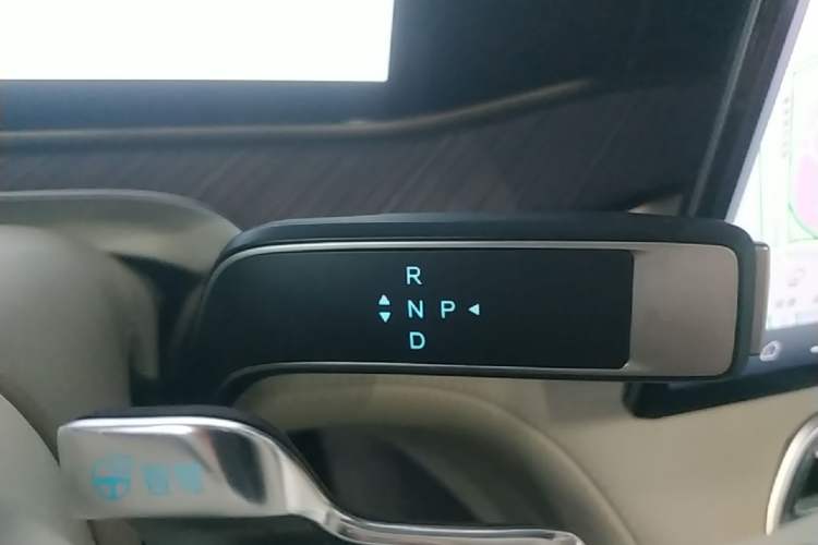 Used Denza N9 2025 Flagship Model Gear Lever