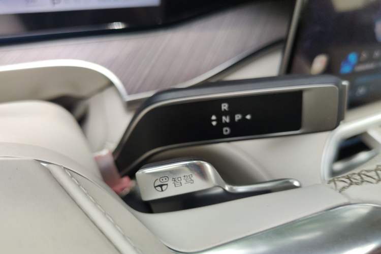 Used Denza N9 2025 Flagship Model Gear Lever