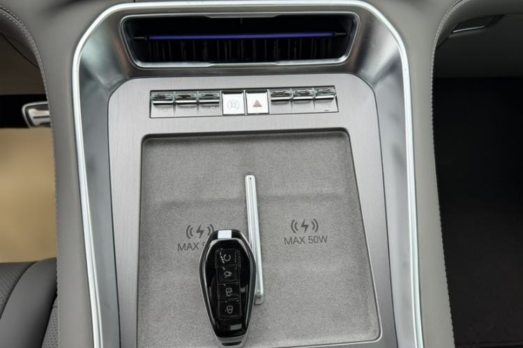 Used Denza N9 2025 Prestige Version Interior 1