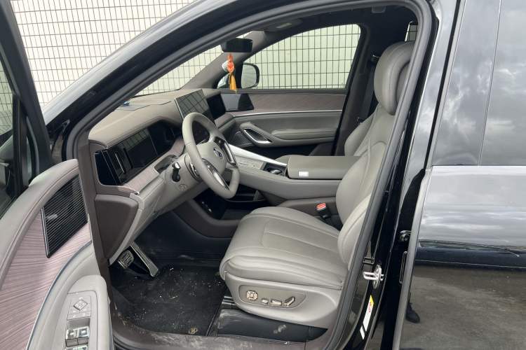 Used Denza N9 2025 Flagship Model Interior 2