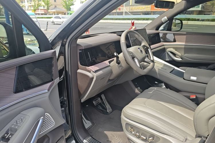 Used Denza N9 2025 Prestige Version Interior 3