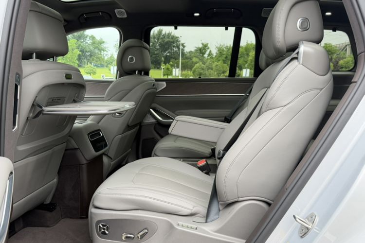 Used Denza N9 2025 Prestige Version Interior 3