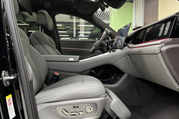 Used Denza N9 2025 Flagship Model Interior 4